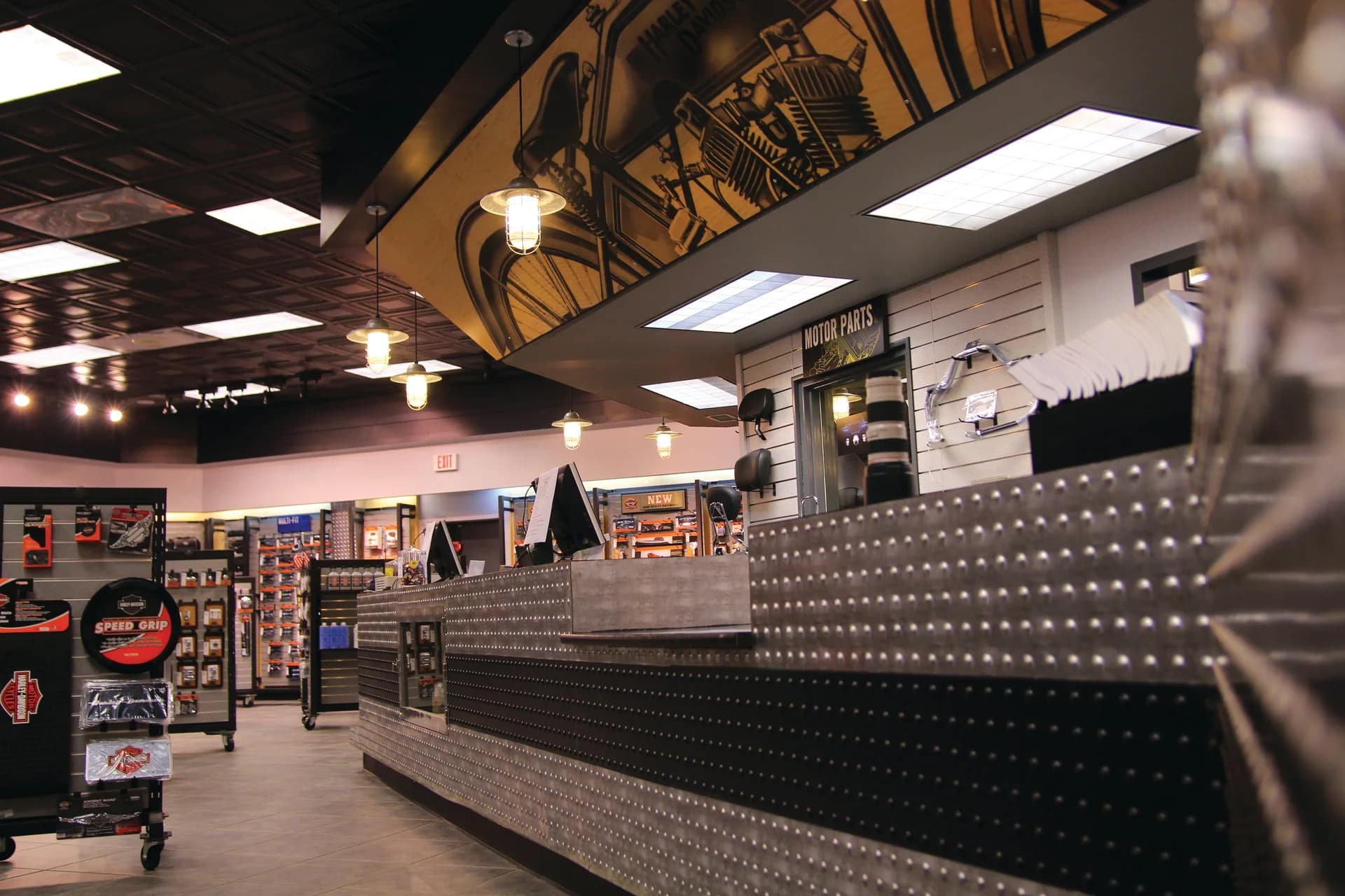 MirroFlex Dome 1 in a retail interior.
